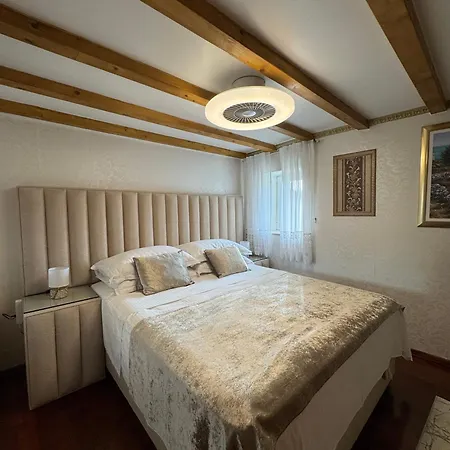 Superior Luxury Apartment *